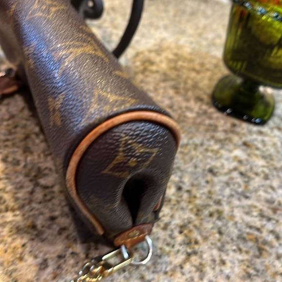 Louis Vuitton Eva Clutch. - Picture 5 of 13